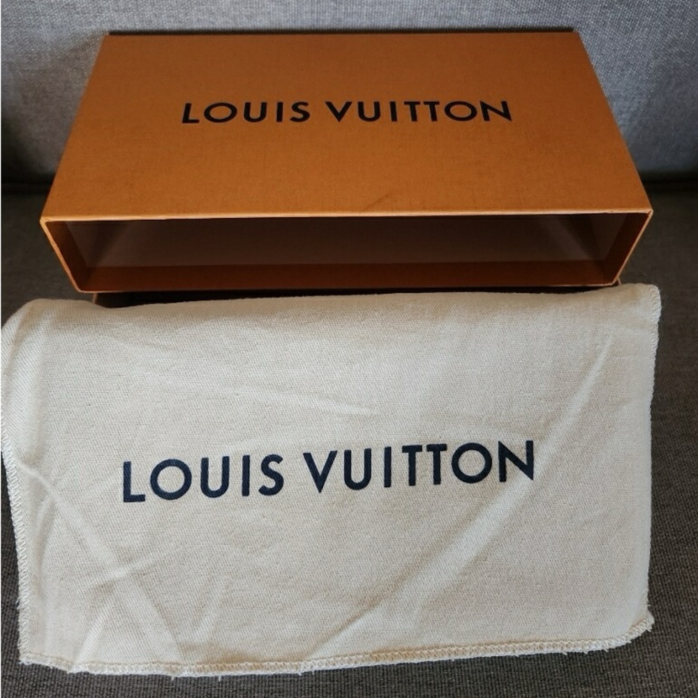 Louis Vuitton authentic crossbody bag - Picture 4 of 9